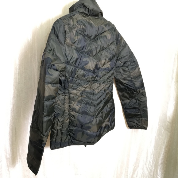 XS Womens Abercrombie and Fitch Puffer Camo Jacket - Picture 7 of 8